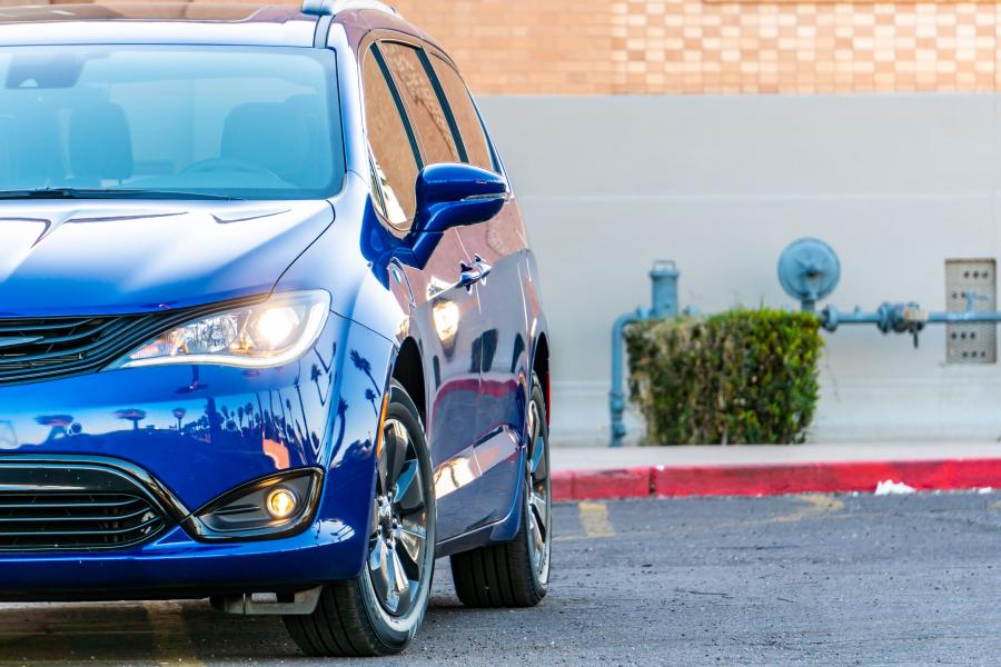 Детали экстерьера Chrysler Pacifica Hybrid S Appearance Package (RU) 2018 года  (фото 26 из 33)